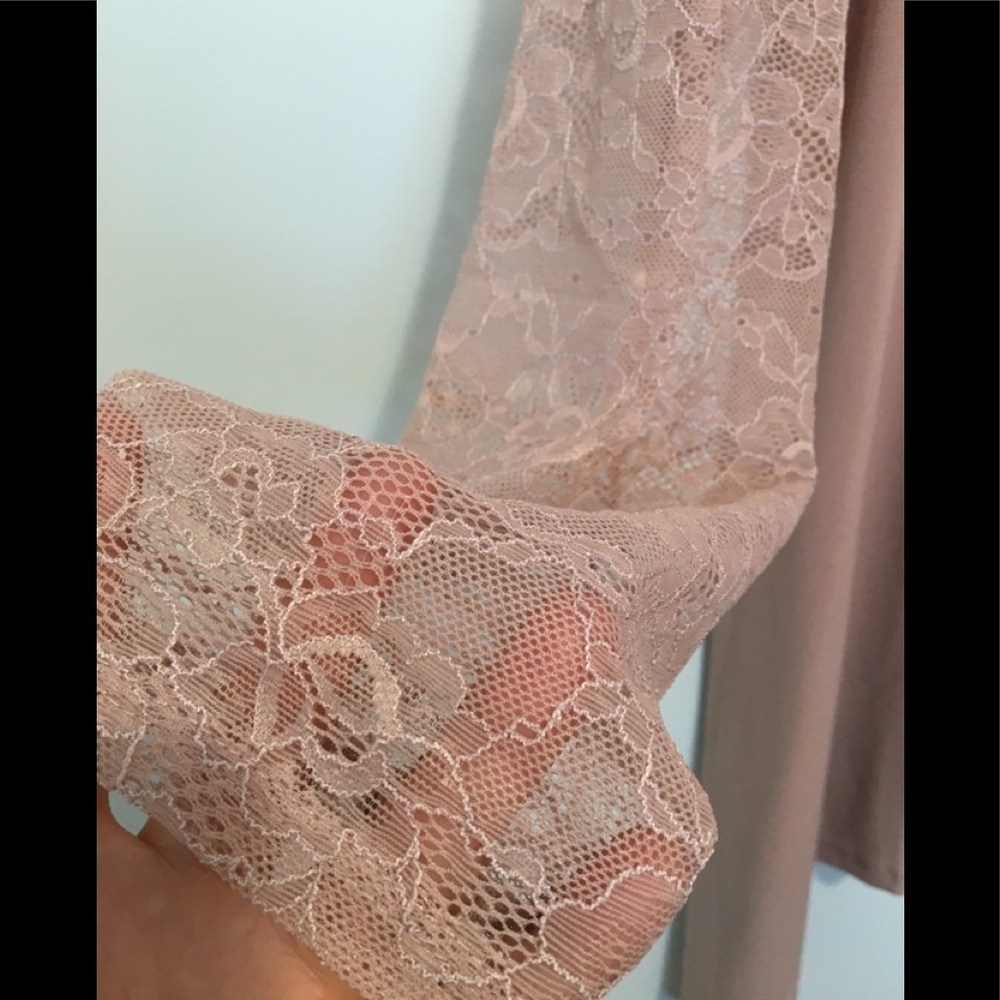 9.TORRID TAUPE CREPE AND LACE SHARKBITE TOP - Picture 9 of 16